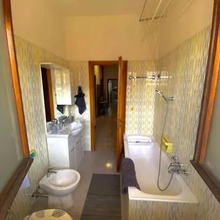 - Vicino Al Centro - Free Parking & Wi-fi Apartment *