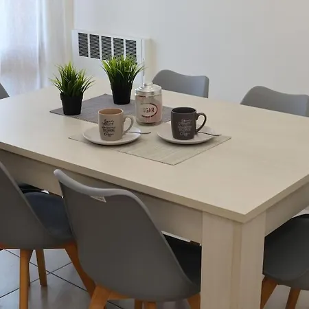 - Vicino Al Centro - Free Parking & Wi-fi * Modena