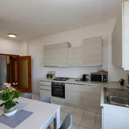 Apartment - Vicino Al Centro - Free Parking & Wi-fi Modena
