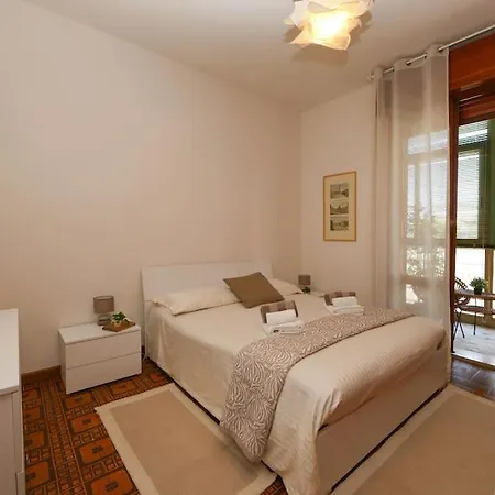 - Vicino Al Centro - Free Parking & Wi-fi דירה *