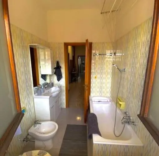 - Vicino Al Centro - Free Parking & Wi-fi Apartament *