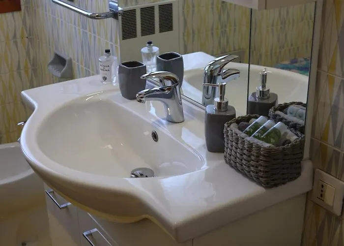 Apartament - Vicino Al Centro - Free Parking & Wi-fi *