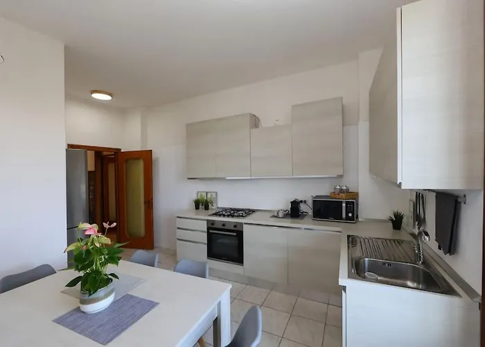 Apartament - Vicino Al Centro - Free Parking & Wi-fi Modena