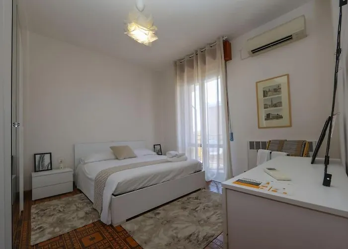 - Vicino Al Centro - Free Parking & Wi-fi Апартаменты