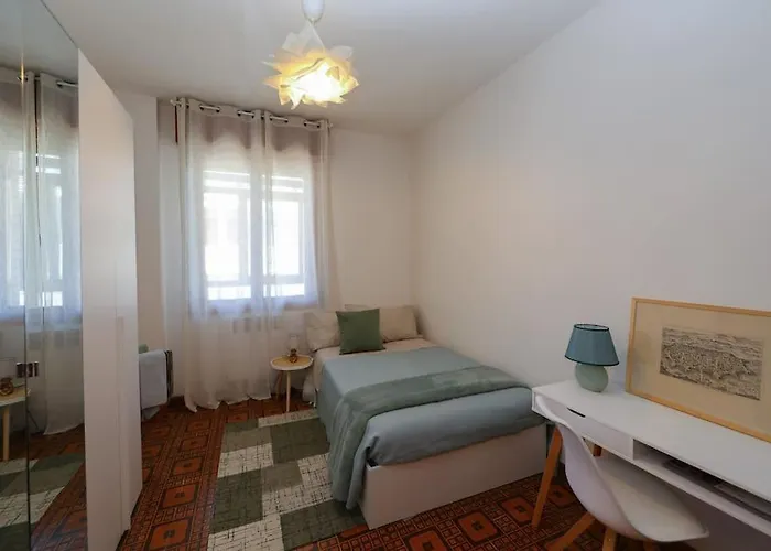 Apartament - Vicino Al Centro - Free Parking & Wi-fi *