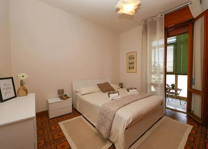 - Vicino Al Centro - Free Parking & Wi-fi Apartament *